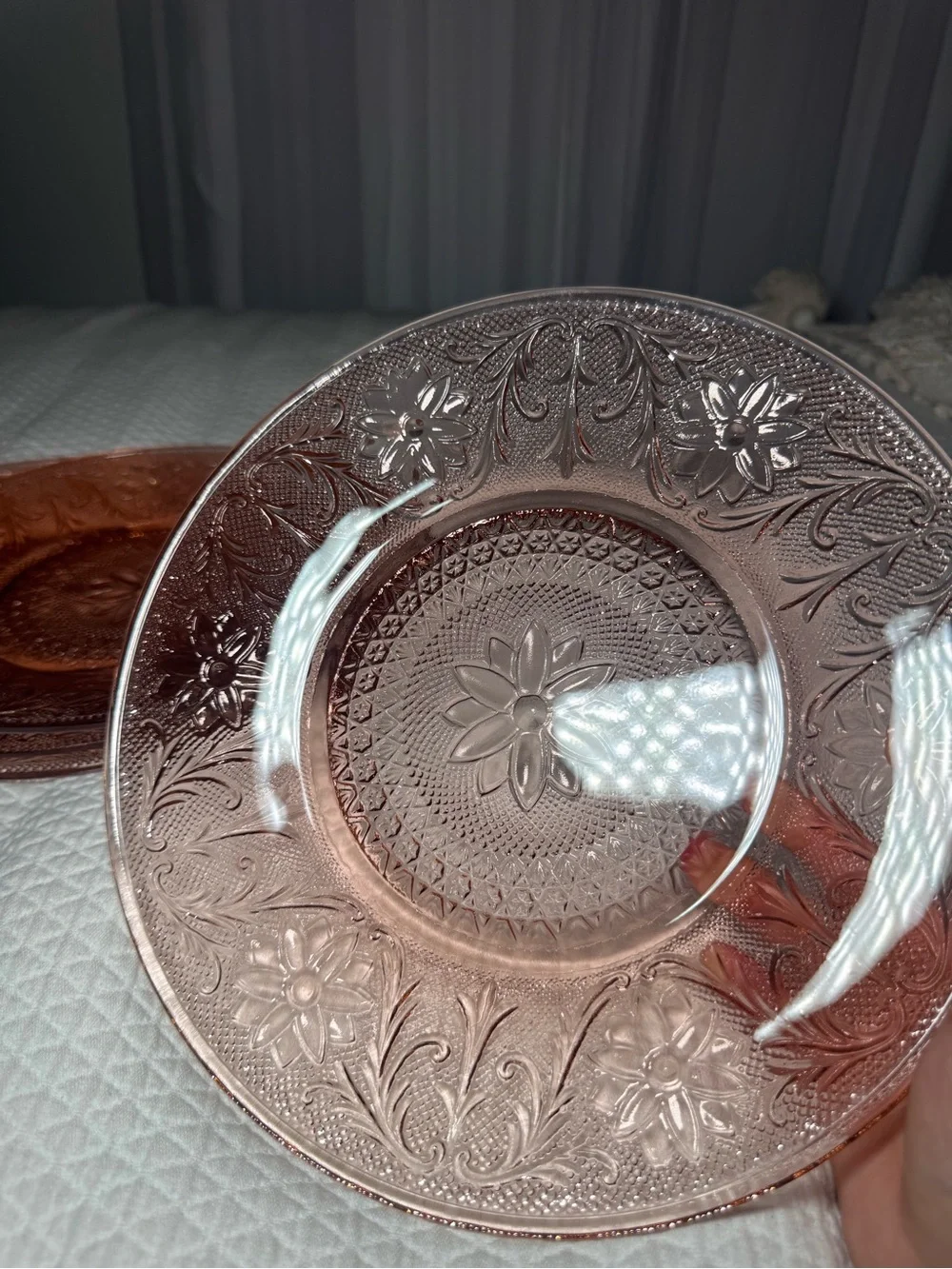 Vintage Tiara Indiana Glass Pink Peach Sandwich Dinner Plates 10.25” Set of 4